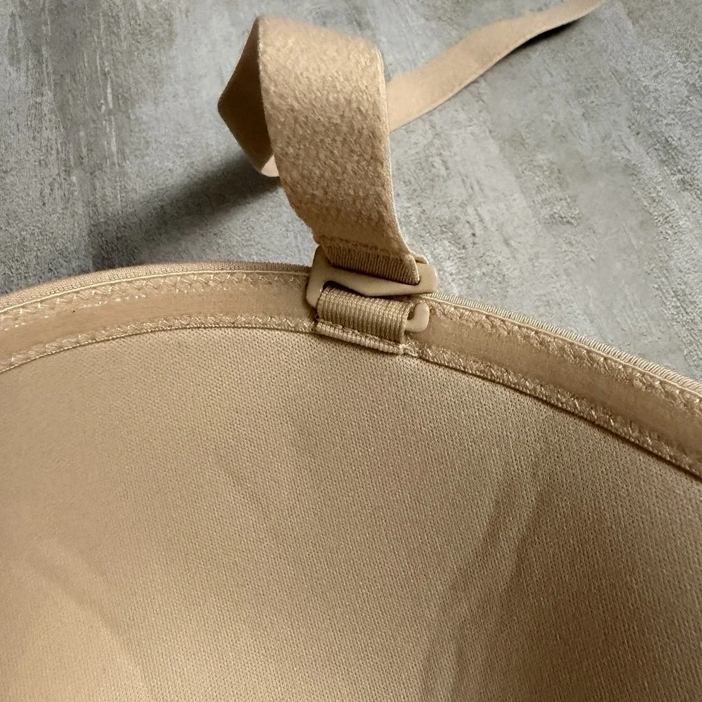 Wacoal 854119 Red‎ Carpet Convertible Strapless Bra, Size 34DD With Straps Beige